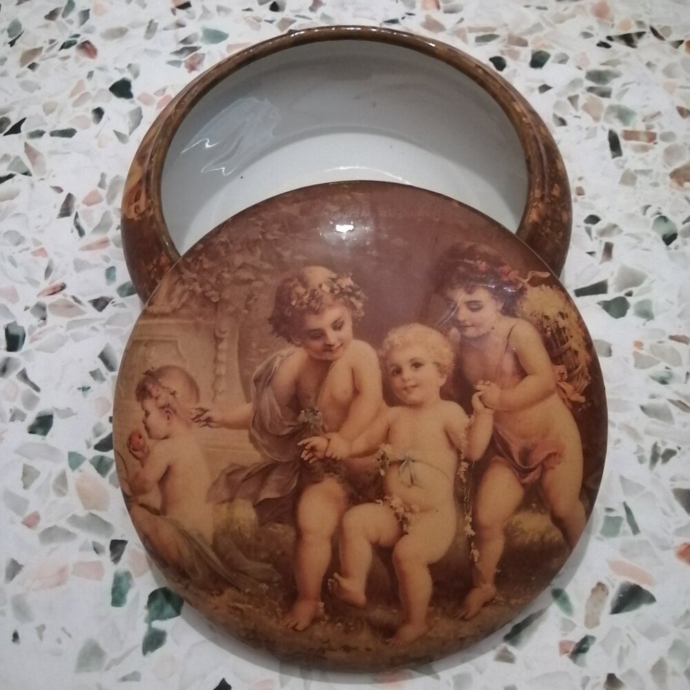 Vintage Classical Art Style Porcelain/Ceramic Dresser Box